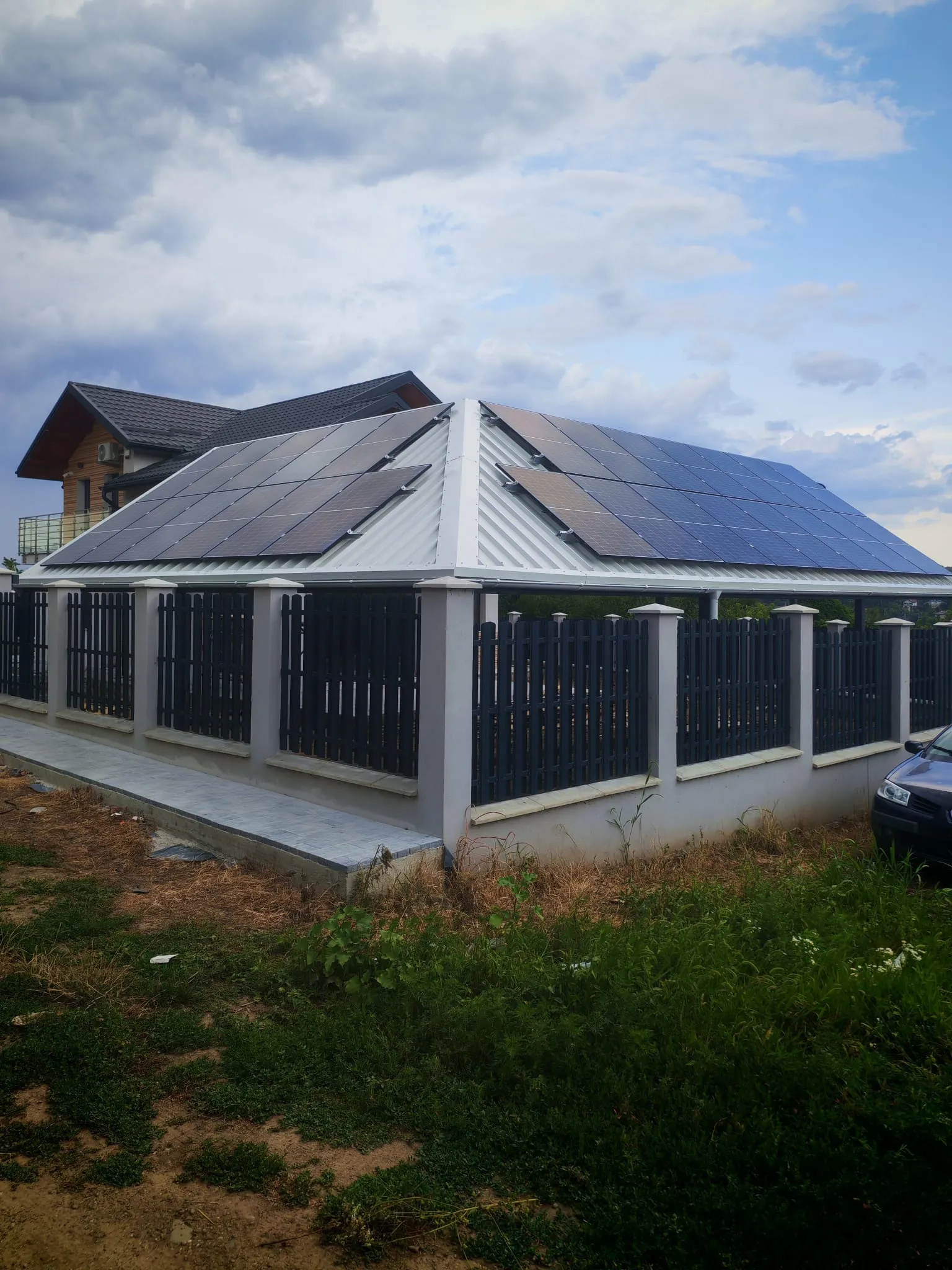 Pergola metalica cu panouri fotovoltaice