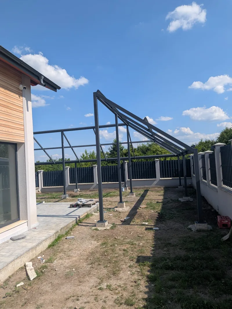 Pergola metalica cu panouri fotovoltaice 8