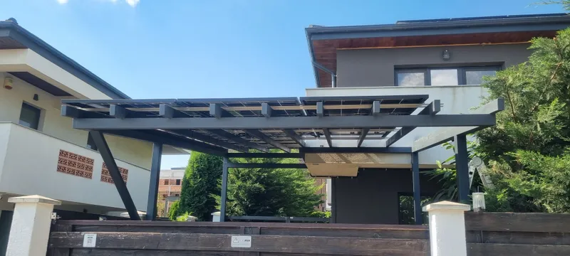 Pergola auto cu panouri fotovoltaice 1