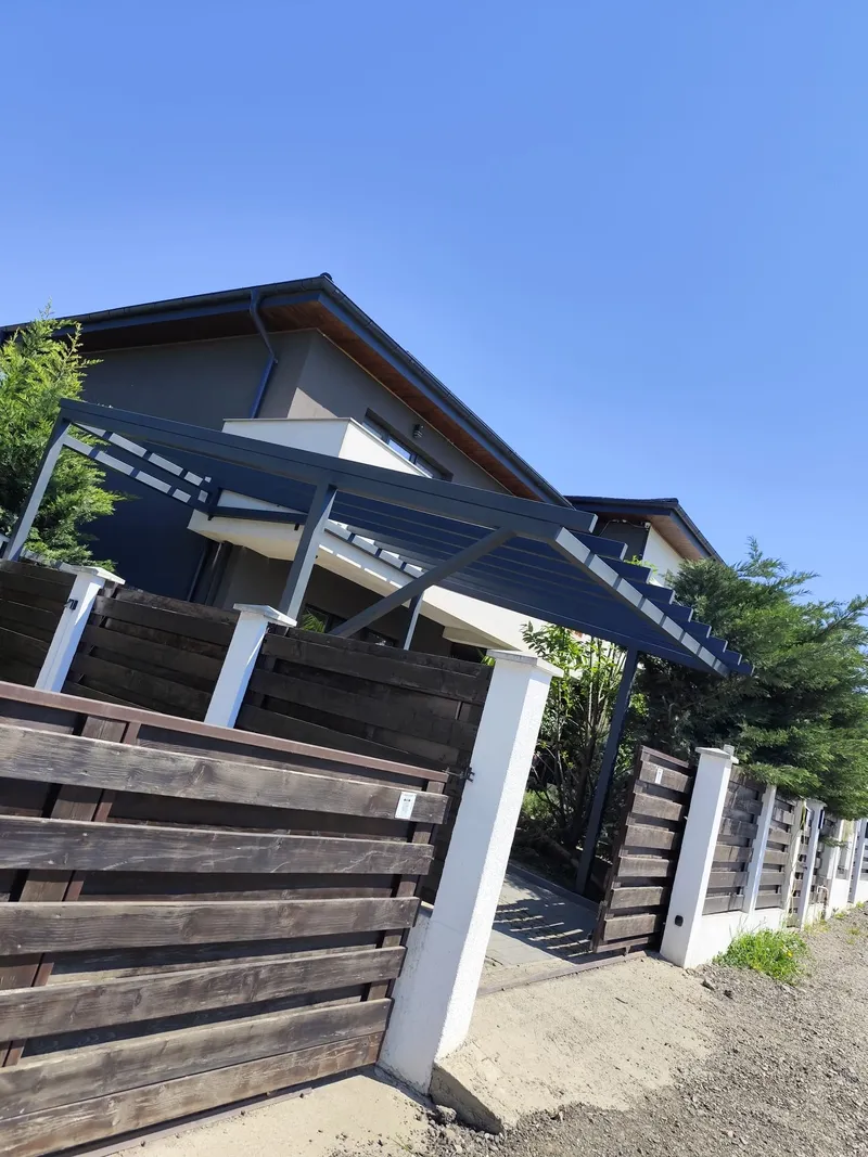 Pergola auto cu panouri fotovoltaice 2