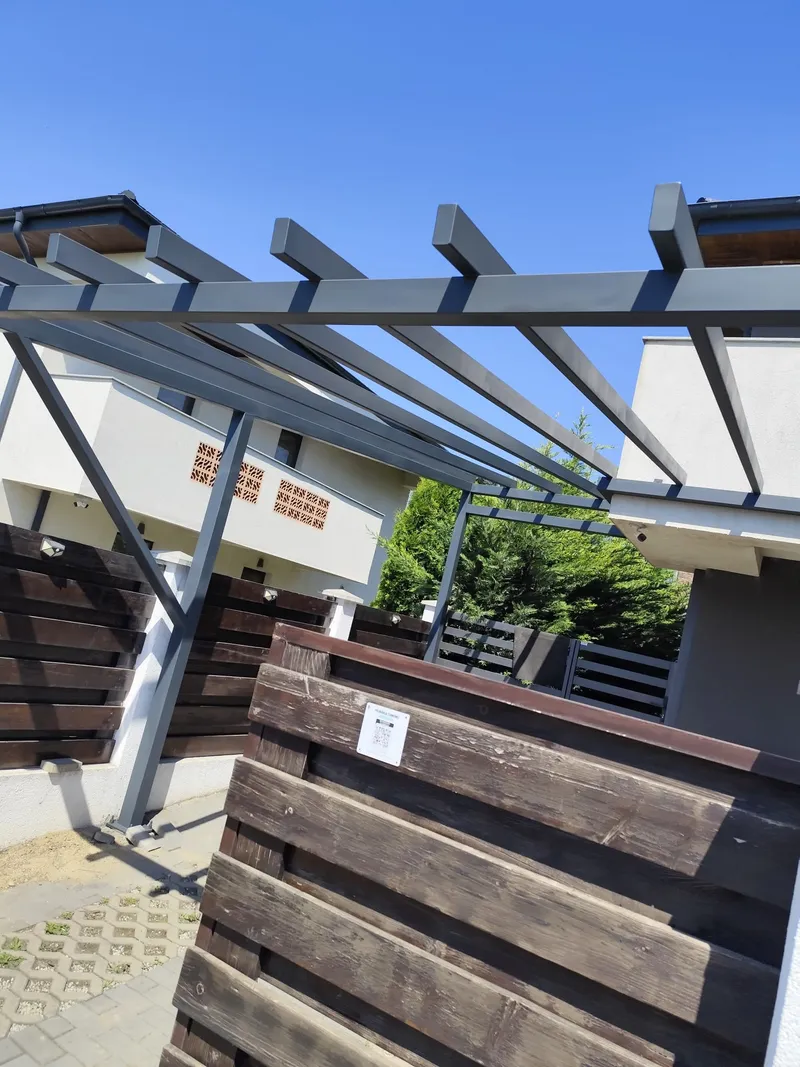 Pergola auto cu panouri fotovoltaice 8